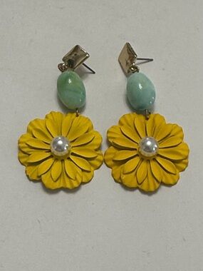 🧡14 Gold Plated Yellow Flower Drop Earrings with Mint Bead and Pearl Accent🧡